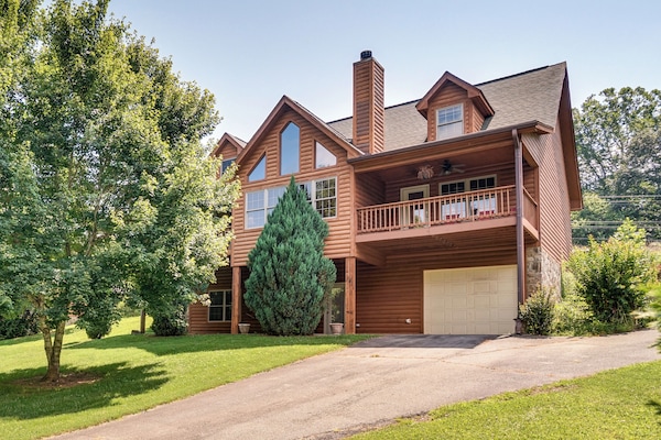 Hiawassee Vacation Rental | 4BR | 3BA | 3,300 Sq Ft | 2 Steps to Enter