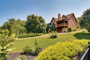 Exterior - Hiawassee River Retreat: 2 Mtn-View Decks! (Hiawassee)