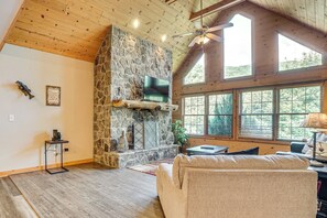 TV, fireplace - Hiawassee River Retreat: 2 Mtn-View Decks! (Hiawassee)