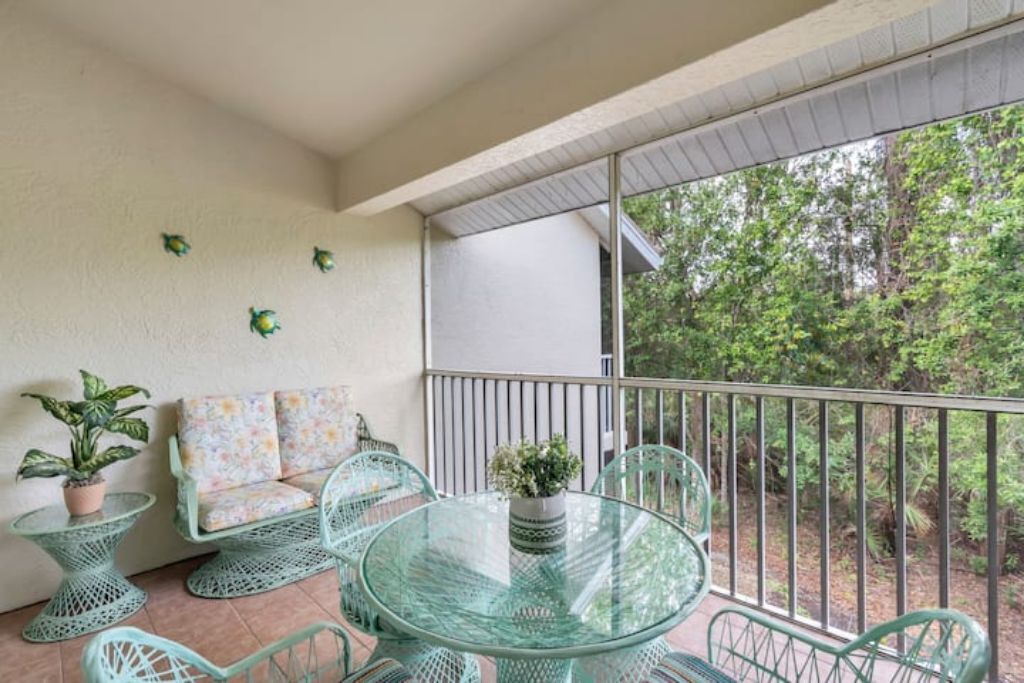 Bonita Springs Close to Beach, Pool & Spa!