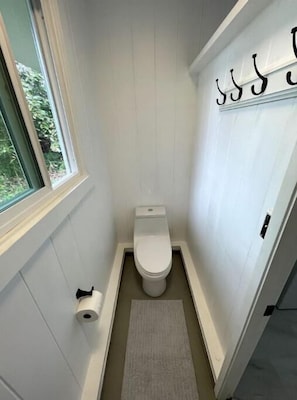 Suihku, pyyhkeet, saippua, sampoo