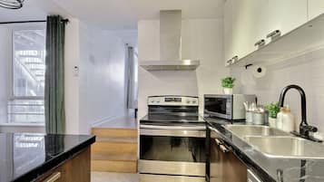 Réfrigérateur, micro-ondes, four, lave-vaisselle