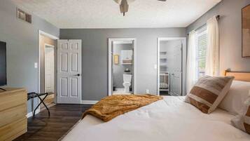 5 bedrooms, desk, iron/ironing board, travel cot