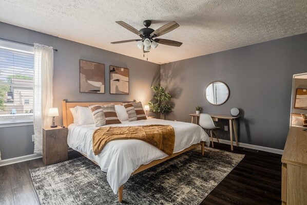 5 bedrooms, desk, iron/ironing board, travel crib