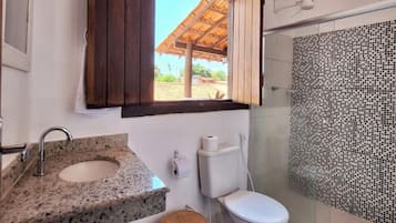 Habitación triple estándar | Baño | Toallas