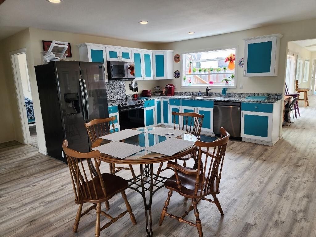 THE PINK PALACE. 4 BR/ 3 BA OCEAN VIEW HOME