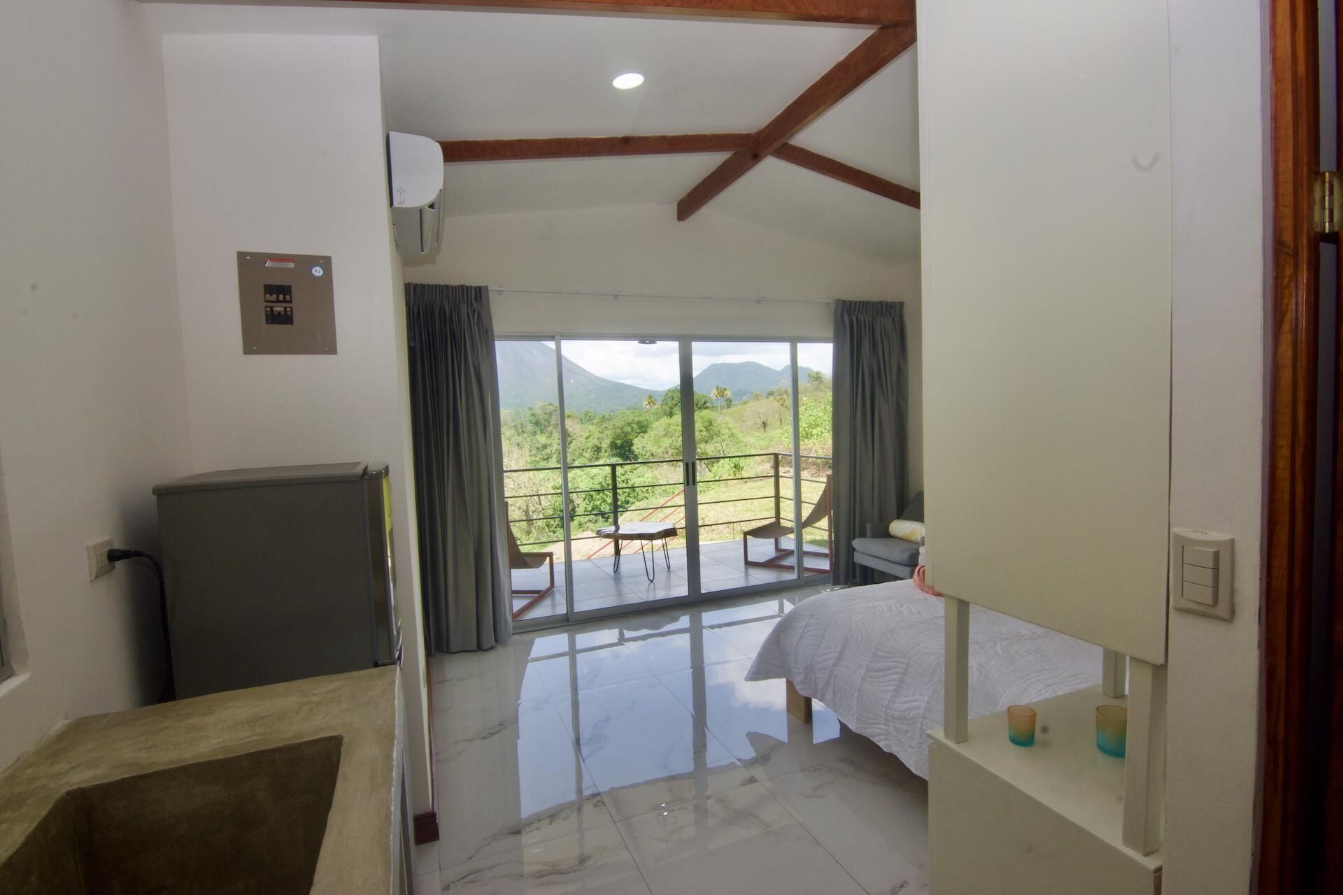 NEW. Papaya Bungalow. Hilltop Bungalow with Spectacular Lake & Volcano Views.