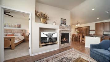 Smart TV, fireplace