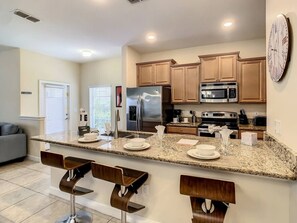 Fridge, microwave, oven, stovetop - StoreyLake Cozy Townhome,By Disney Universal (Kissimmee)