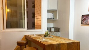 Leilighet – comfort | Eget kjøkken | Kjøleskap, mikrobølgeovn, kokeplater og hurtigmikser