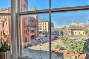 Interior - Historic Courthouse View- Chic Suite on Riverwalk (San Antonio)
