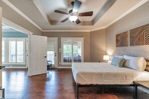 7 bedrooms, desk, iron/ironing board, travel cot