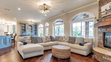 Smart TV, lareira, escritórios