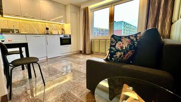 Studio Suite Mewah | Area keluarga | Televisi LED 55-inci dengan saluran TV digital dan TV