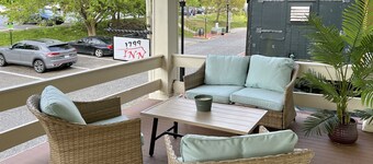 Best location! The Iron Horse @ historic 1799 Inn