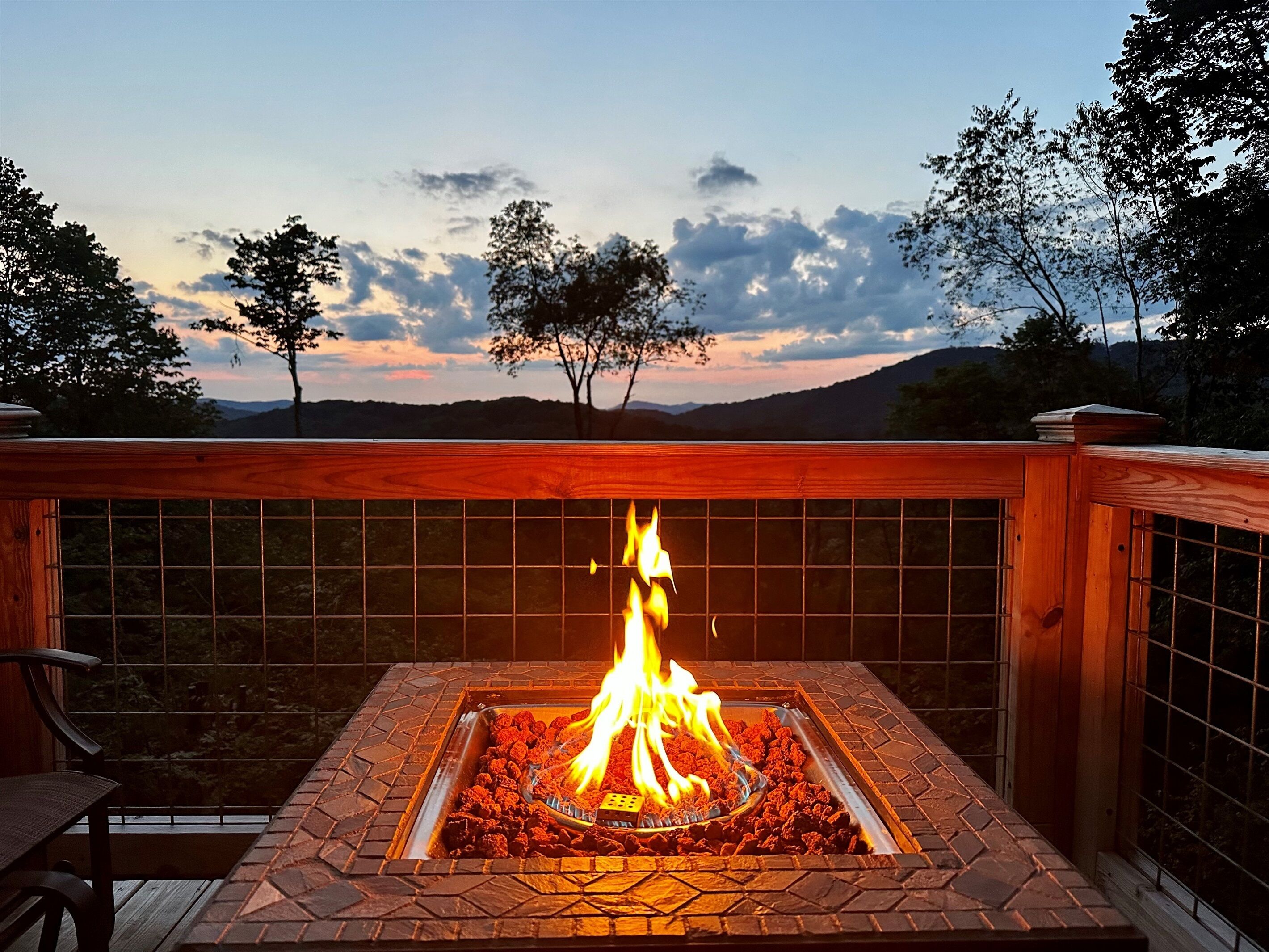 Stunning Fall Sunset Views*Massage Chair*Pet*Hot Tub*Pinball*Skeeball*Fire Table