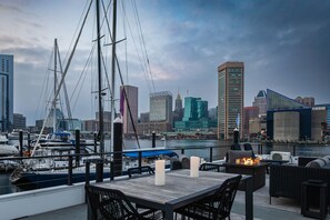 屋外ダイニングエリア