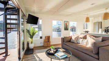 Smart TV, books, stereo