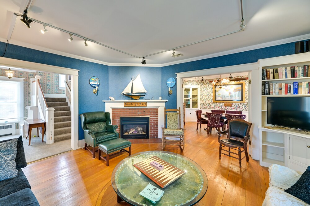 Charming Pet-Friendly Vacation Rental w/ Backyard!