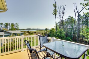 Outdoor dining - 4 Mi to Fenwick Island: Home w/ Pool Access & Deck (Selbyville)