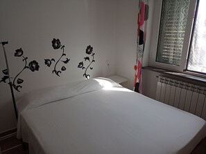 2 bedrooms, iron/ironing board, travel crib, internet