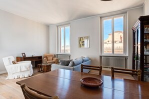 Living area - Luxury Bright Apartment Prati (Roma)