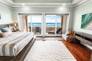 4 Schlafzimmer, Schreibtisch, Bügeleisen/Bügelbrett, Reisekinderbett