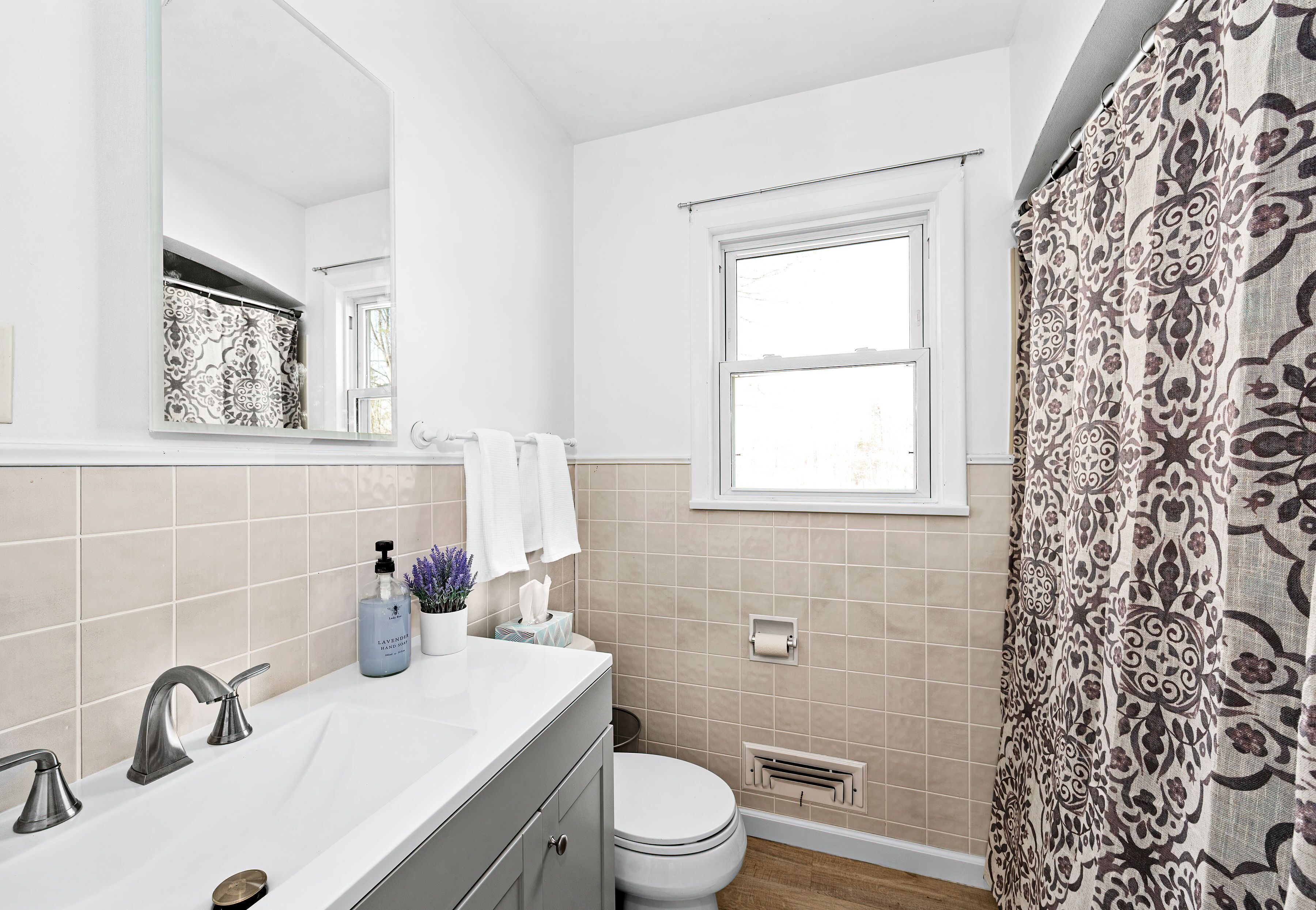 Cute and Cozy Hermantown Home!