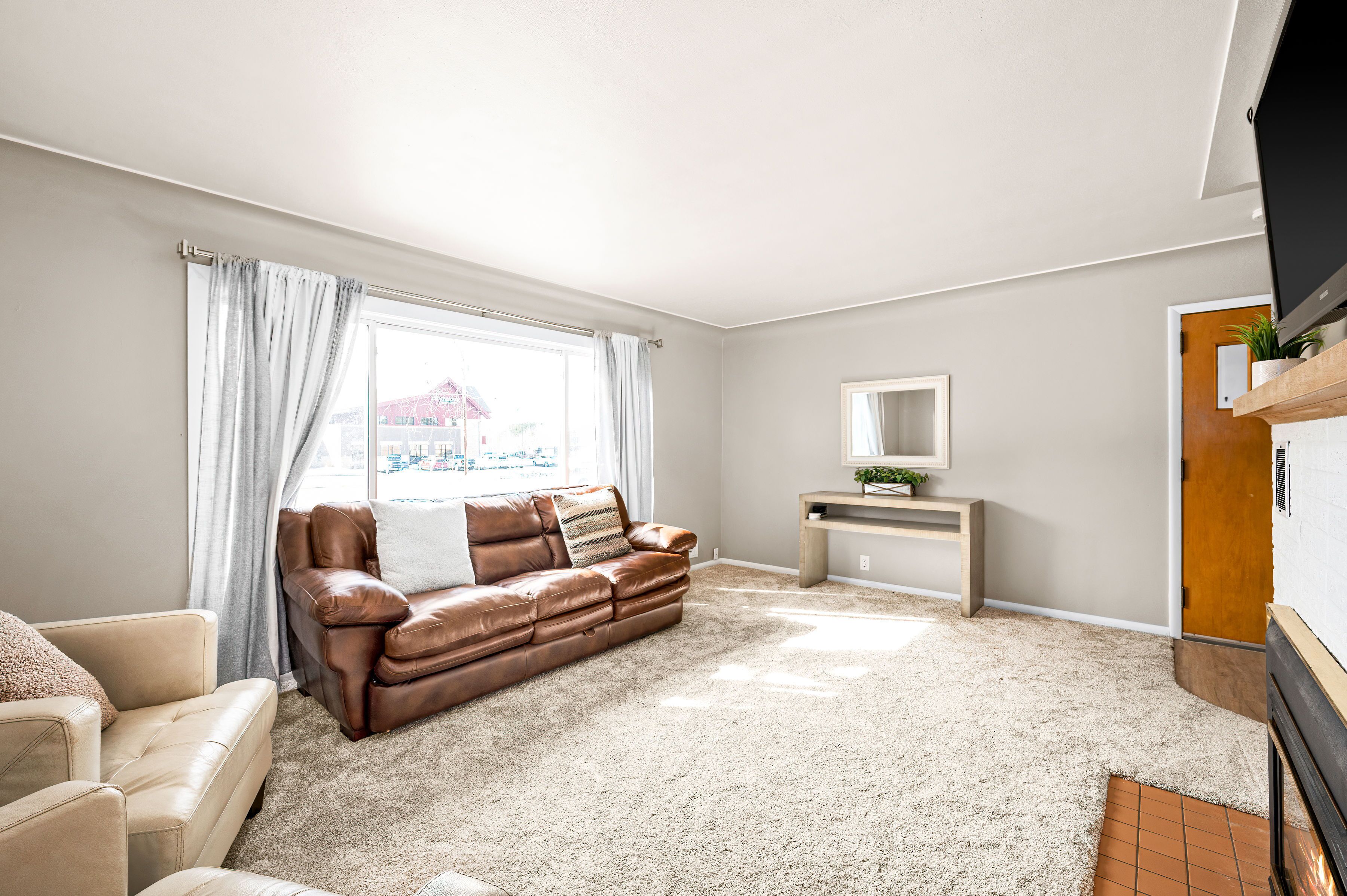 Cute and Cozy Hermantown Home!