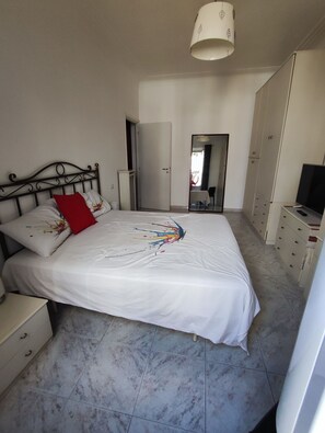 2 bedrooms, in-room safe, desk, iron/ironing board - Interior 14 Kings of Rome  (Roma)