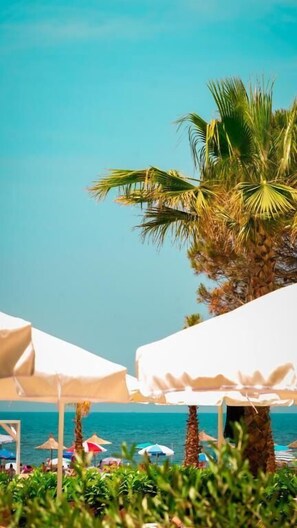 セーフティボックス (室内)、遮光カーテン、アイロン / アイロン台、WiFi (無料)