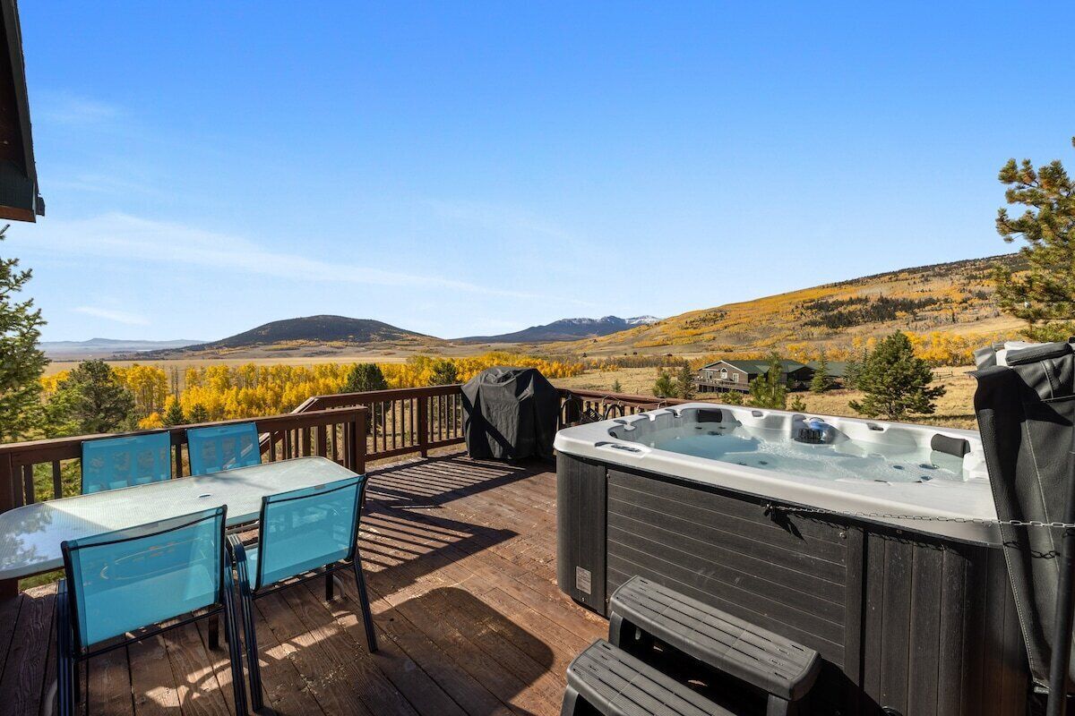 Lookout Lodge/ New Private Hot Tub/Panoramic Views