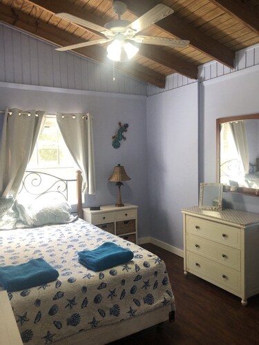 Starfish Villa, quiet Caribbean paradise with wonderful valley views