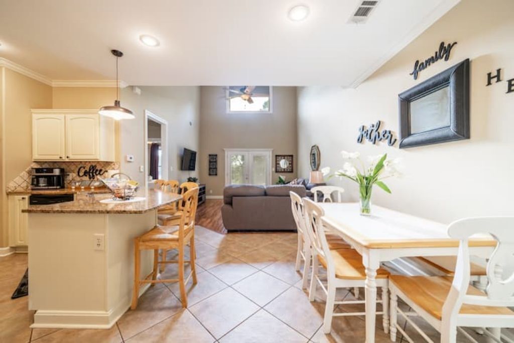 Townhouse on the lake, Pool, Kayaks
