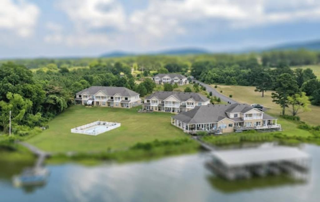 Townhouse on the lake, Pool, Kayaks