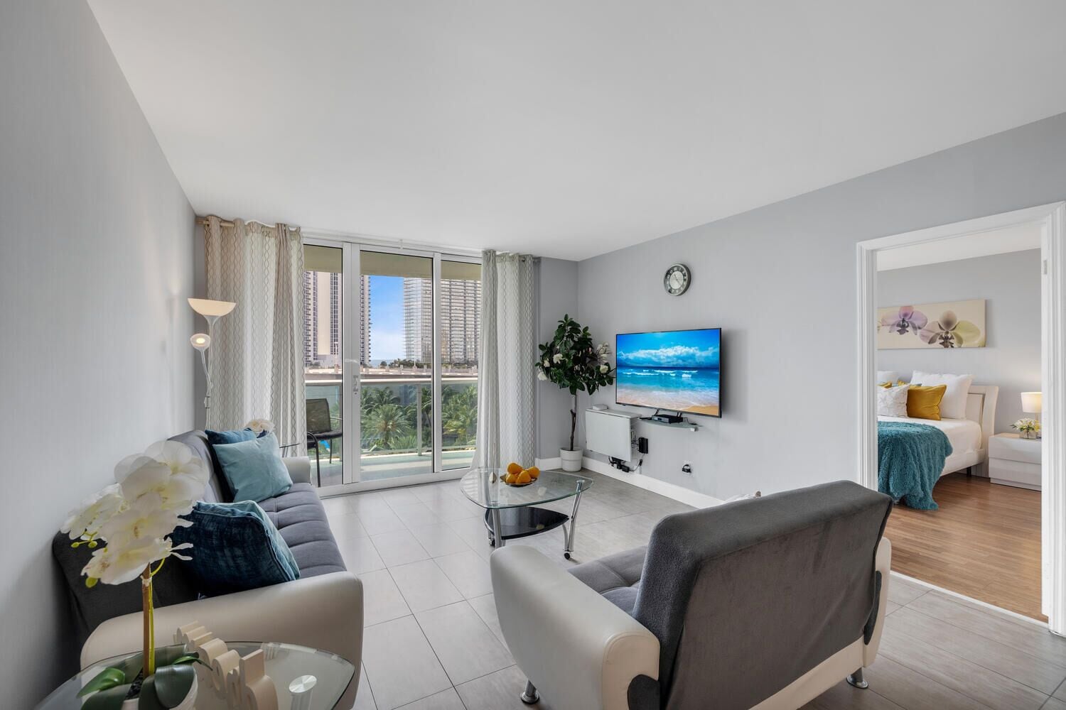 Smart TV, tenis de mesa y libros 