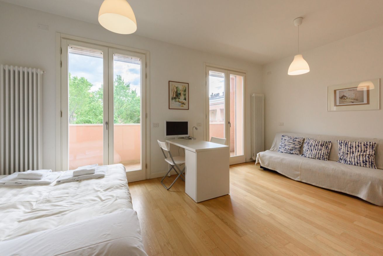 1 bedroom, bed sheets