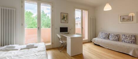 1 bedroom, bed sheets