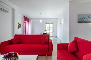 TV - Liberty Street Roomy Apartment (Palermo)