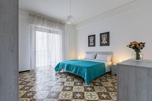 4 habitaciones, tabla de planchar con plancha y acceso a internet 