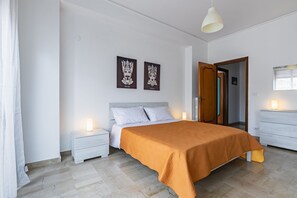 4 habitaciones, tabla de planchar con plancha, internet y ropa de cama
