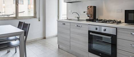 Microwave, oven, stovetop, coffee/tea maker