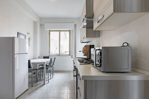 Microwave, oven, stovetop, coffee/tea maker - GuestHost - Liberty Street Roomy Apartment (Palermo)