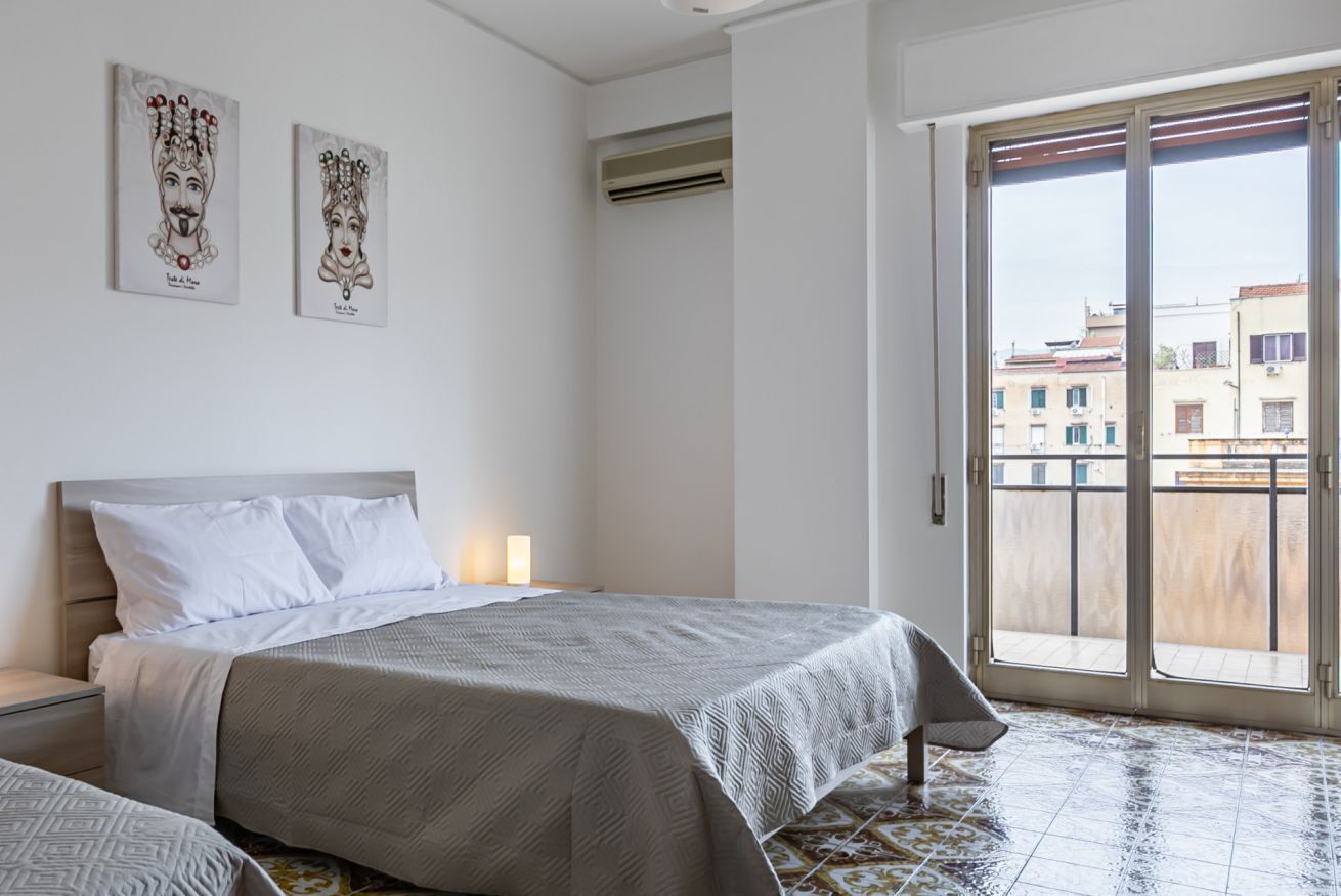 4 bedrooms, iron/ironing board, Internet, bed sheets