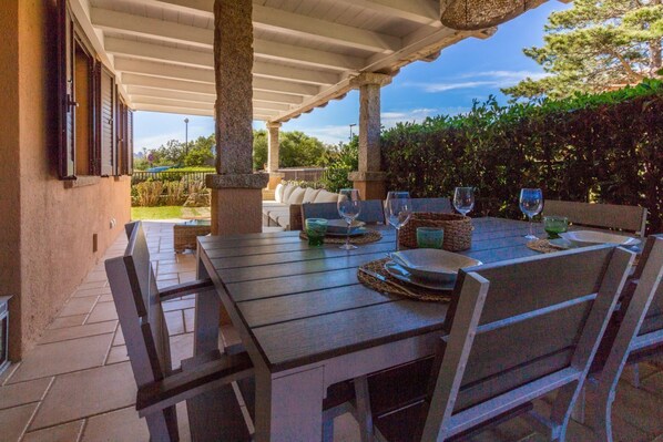 Outdoor dining - Porto Rotondo Apt w/ Parking & Veranda (Porto Rotondo)
