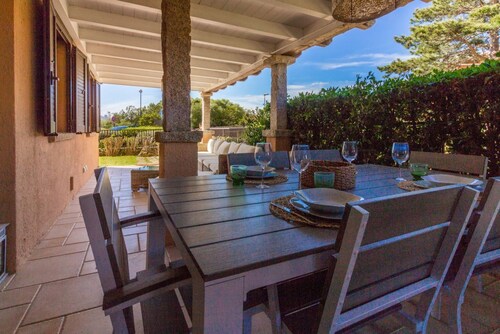GuestHost - Porto Rotondo Apt w/ Parking & Veranda