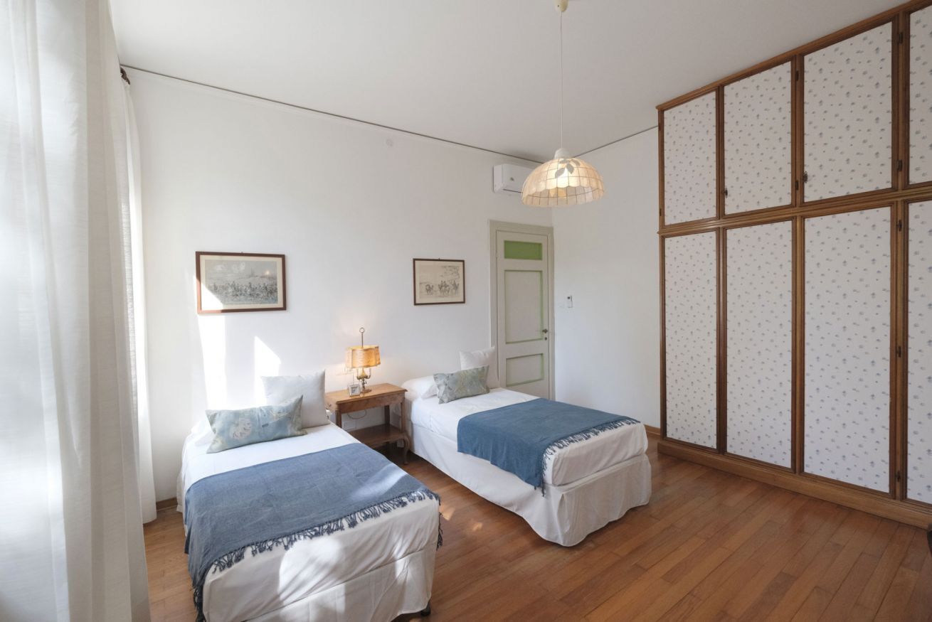 5 chambres, fer et planche à repasser