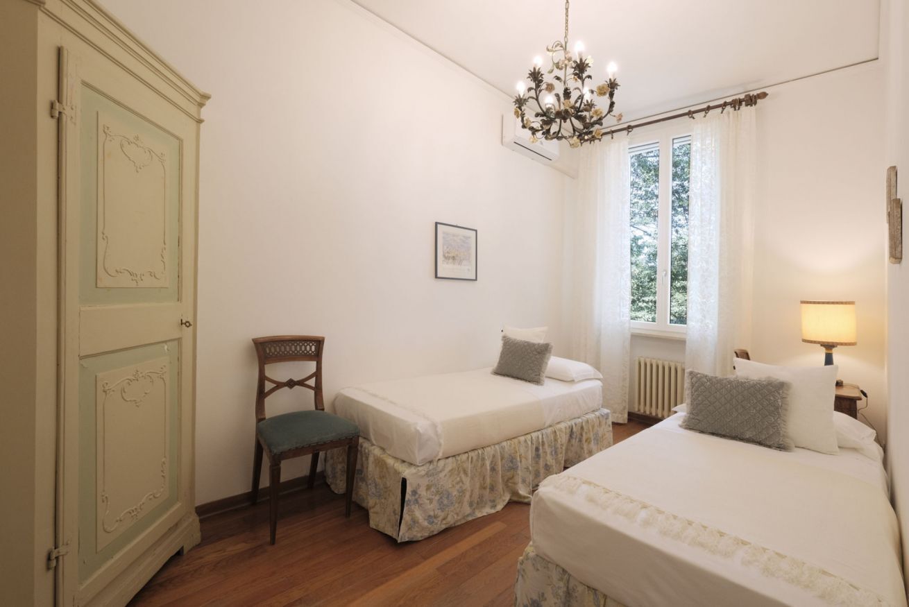 5 camere, ferro/asse da stiro