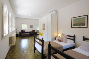 5 Schlafzimmer, Bügeleisen/Bügelbrett