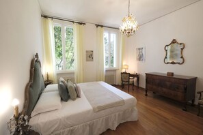 5 bedrooms, iron/ironing board